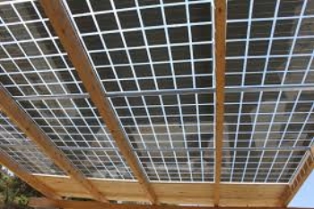 Photo de panneaux solaires installés sur un toit